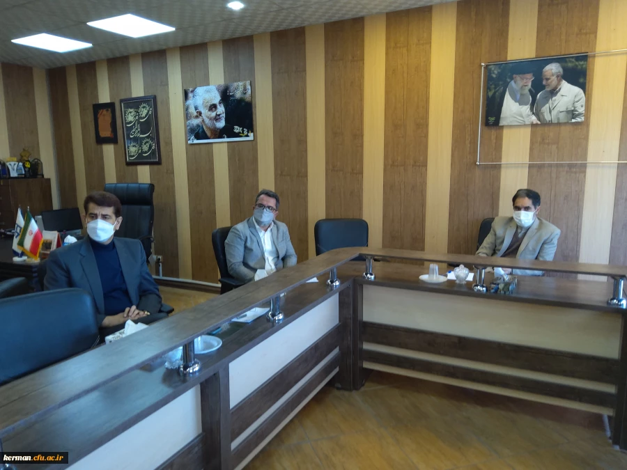 جلسه ستاد شاهد وایثارگر دانشگاه فرهنگیان کرمان با حضور دکتر توان رئیس دانشگاه فرهنگیان استان ، احمدی وعلیزاده نمایندگان اعزامی از سازمان مرکزی دانشگاه ، سرهنگ مهدوی وسایر اعضاء بمنظور بررسی عملکرد وپیشرفت کار پروژه یادمان شهدای گمنام برگزار شد 6