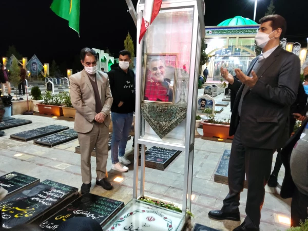 ادای احترام نمایندگان اعزامی سازمان مرکزی دانشگاه فرهنگیان با حضور دکرمان به شهداء بویژه سردار دلها شهید حاج قاسم سلیمانی  8