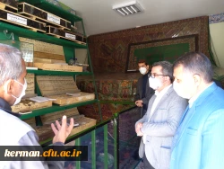 رئیس دانشگاه فرهنگیان کرمان  بهمراه نمایندگان اعزامی سازمان مرکزی از کارگاه ساخت ضریح امام حسین(ع)درشهر کرمان 
 2