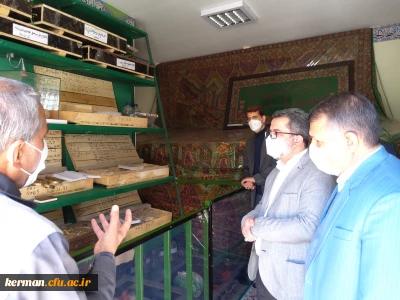 رئیس دانشگاه فرهنگیان کرمان  بهمراه نمایندگان اعزامی سازمان مرکزی از کارگاه ساخت ضریح امام حسین(ع)درشهر کرمان 
