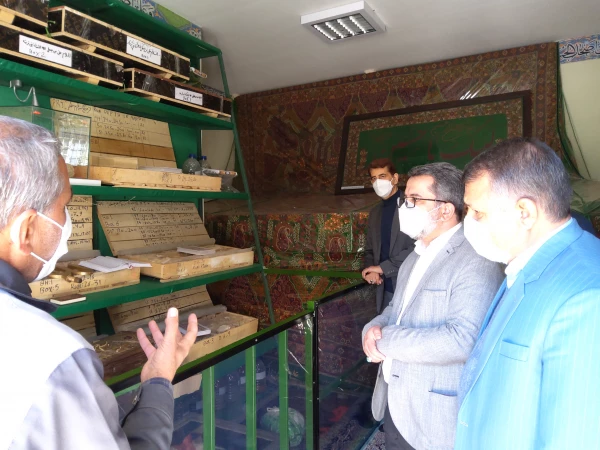 رئیس دانشگاه فرهنگیان کرمان  بهمراه نمایندگان اعزامی سازمان مرکزی از کارگاه ساخت ضریح امام حسین(ع)درشهر کرمان 
 2