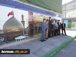 رئیس دانشگاه فرهنگیان کرمان  بهمراه نمایندگان اعزامی سازمان مرکزی از کارگاه ساخت ضریح امام حسین(ع)درشهر کرمان 
 3