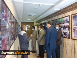 رئیس دانشگاه فرهنگیان کرمان  بهمراه نمایندگان اعزامی سازمان مرکزی از کارگاه ساخت ضریح امام حسین(ع)درشهر کرمان 
 4