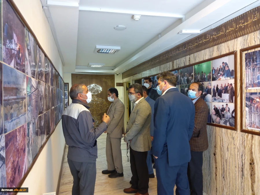 رئیس دانشگاه فرهنگیان کرمان  بهمراه نمایندگان اعزامی سازمان مرکزی از کارگاه ساخت ضریح امام حسین(ع)درشهر کرمان 
 4