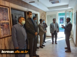 رئیس دانشگاه فرهنگیان کرمان  بهمراه نمایندگان اعزامی سازمان مرکزی از کارگاه ساخت ضریح امام حسین(ع)درشهر کرمان 
 5