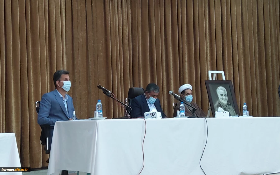  اطلاعیه
رئیس دانشگاه فرهنگیان استان کرمان 
تدوین نظام نامه فرهنگی برای دانشجو معلمان، آن هارا با منش معلمی بیشتر آشنا  می کند. 3