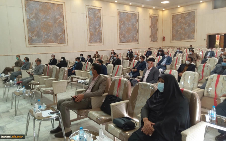  اطلاعیه
رئیس دانشگاه فرهنگیان استان کرمان 
تدوین نظام نامه فرهنگی برای دانشجو معلمان، آن هارا با منش معلمی بیشتر آشنا  می کند. 4