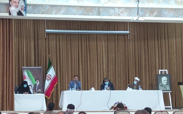  اطلاعیه
رئیس دانشگاه فرهنگیان استان کرمان 
تدوین نظام نامه فرهنگی برای دانشجو معلمان، آن هارا با منش معلمی بیشتر آشنا  می کند. 5