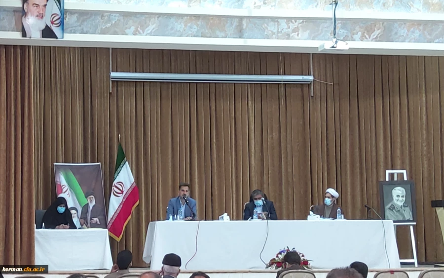  اطلاعیه
رئیس دانشگاه فرهنگیان استان کرمان 
تدوین نظام نامه فرهنگی برای دانشجو معلمان، آن هارا با منش معلمی بیشتر آشنا  می کند. 5