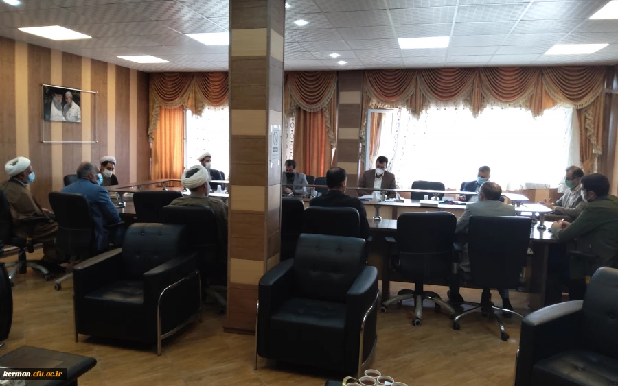 دکتر توان 
 جامعه ما در بحثهای اخلاقی وتربیتی ،نیاز به یک الگوداشت که این الگو حاج قاسم شد 5