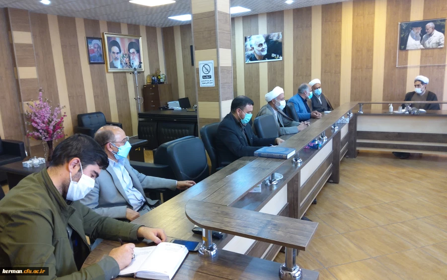 دکتر توان 
 جامعه ما در بحثهای اخلاقی وتربیتی ،نیاز به یک الگوداشت که این الگو حاج قاسم شد 7