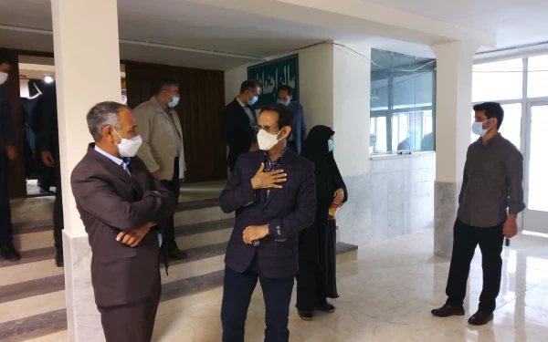 تربیت معلم شایسته مهمترین وظیفه دانشگاه فرهنگیان در راستای منویات مقام معظم رهبری در سال 1400 است . 3