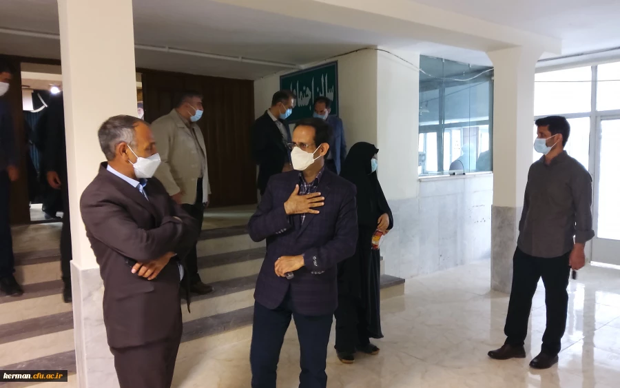 تربیت معلم شایسته مهمترین وظیفه دانشگاه فرهنگیان در راستای منویات مقام معظم رهبری در سال 1400 است . 3