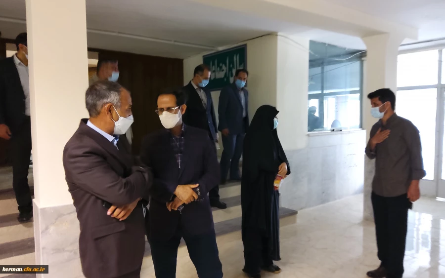 تربیت معلم شایسته مهمترین وظیفه دانشگاه فرهنگیان در راستای منویات مقام معظم رهبری در سال 1400 است . 4