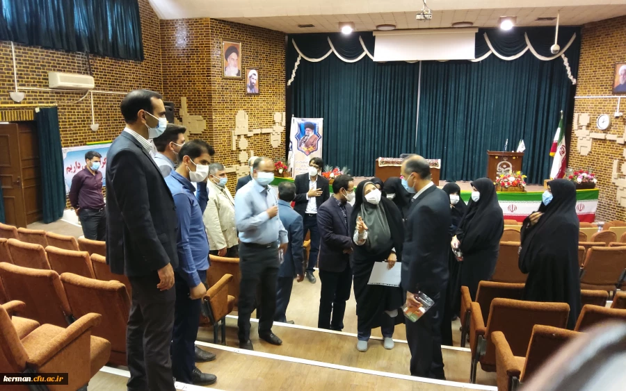 تربیت معلم شایسته مهمترین وظیفه دانشگاه فرهنگیان در راستای منویات مقام معظم رهبری در سال 1400 است . 6