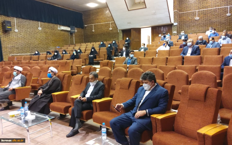 تربیت معلم شایسته مهمترین وظیفه دانشگاه فرهنگیان در راستای منویات مقام معظم رهبری در سال 1400 است . 9