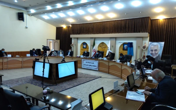 استاندار کرمان،توجه به دانشگاه فرهنگیان رالازم دانست و استفاده از ظرفیت مجمع خیرین درراستای توسعه برنامه های دانشگاه فرهنگیان راموردتاکید قرار داد 6