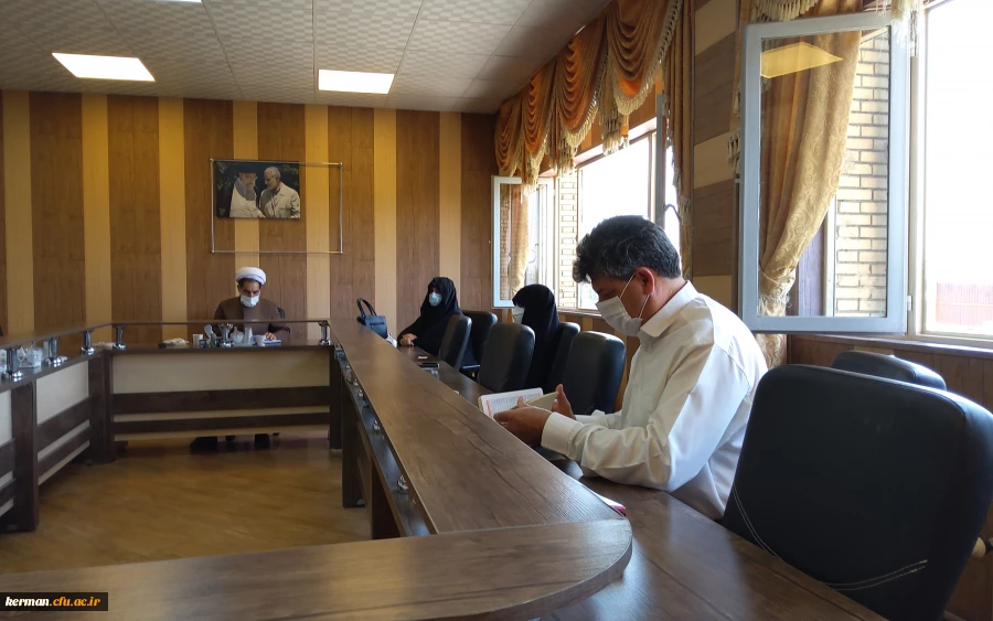 کمیته عمرانی دانشگاه فرهنگیان کرمان به منظور بررسی پروژه یادمان شهدای گمنام دانشگاه تشکیل جلسه  داد 3