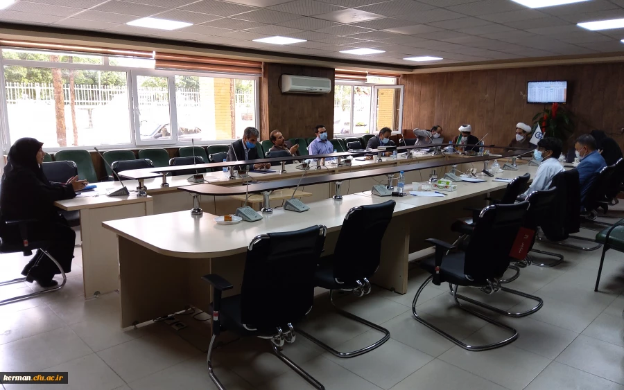 دکتر توان درجلسه شورای مدیریت آموزش عالی استان کرمان پیشنهاد ایجاد کارگروه فرهنگی واجتماعی دانشگاههای استان رامطرح نمودند 2