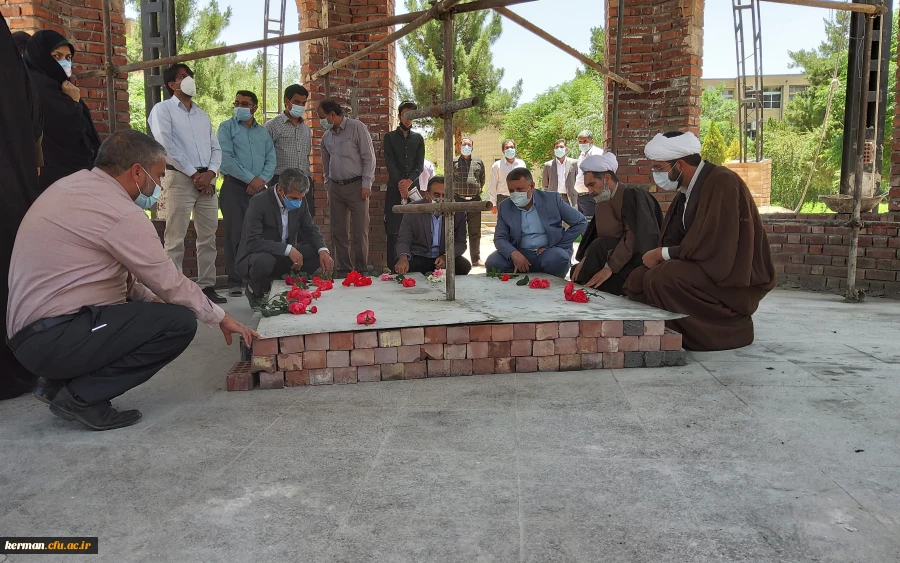 دانشگاه فرهنگیان کرمان به مناسبت گرامیداشت هفته سراهای دانشجویی برگزار کرد
ادای احترام وتجدیدعهدوپیمان با شهداء وامام راحل(ره) 2