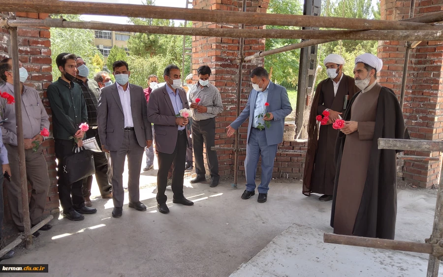 دانشگاه فرهنگیان کرمان به مناسبت گرامیداشت هفته سراهای دانشجویی برگزار کرد
ادای احترام وتجدیدعهدوپیمان با شهداء وامام راحل(ره) 4