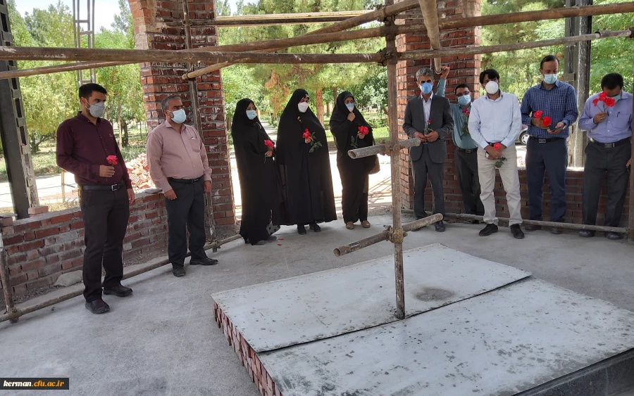 دانشگاه فرهنگیان کرمان به مناسبت گرامیداشت هفته سراهای دانشجویی برگزار کرد
ادای احترام وتجدیدعهدوپیمان با شهداء وامام راحل(ره) 5