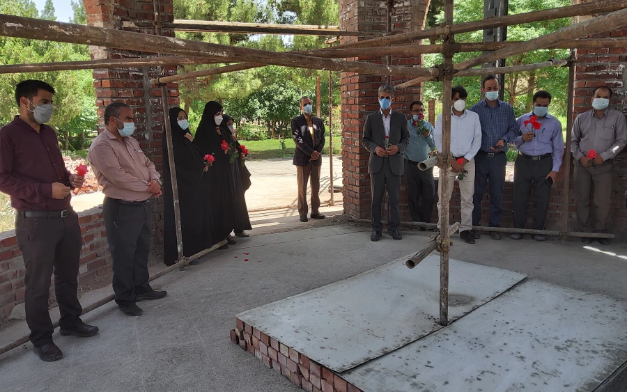 دانشگاه فرهنگیان کرمان به مناسبت گرامیداشت هفته سراهای دانشجویی برگزار کرد
ادای احترام وتجدیدعهدوپیمان با شهداء وامام راحل(ره) 3