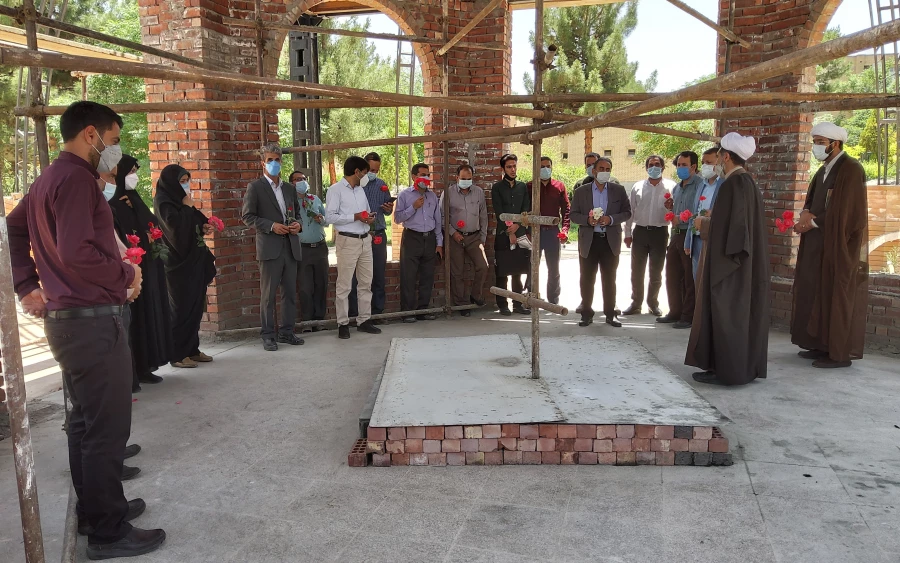 دانشگاه فرهنگیان کرمان به مناسبت گرامیداشت هفته سراهای دانشجویی برگزار کرد
ادای احترام وتجدیدعهدوپیمان با شهداء وامام راحل(ره) 5