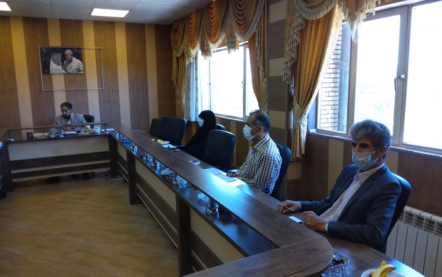 مدیریت تجهیزات کامپیوتری درپردیسها به مسئولین فن آوری واگذار گردید 3