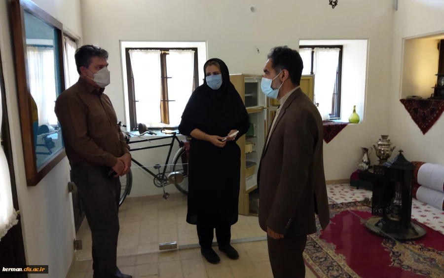 بازدیددکتر توان رئیس دانشگاه فرهنگیان کرمان از موزه نفت سوزها 6