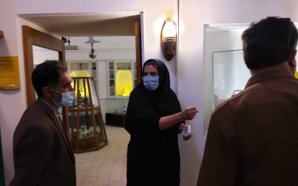 بازدیددکتر توان رئیس دانشگاه فرهنگیان کرمان از موزه نفت سوزها 8