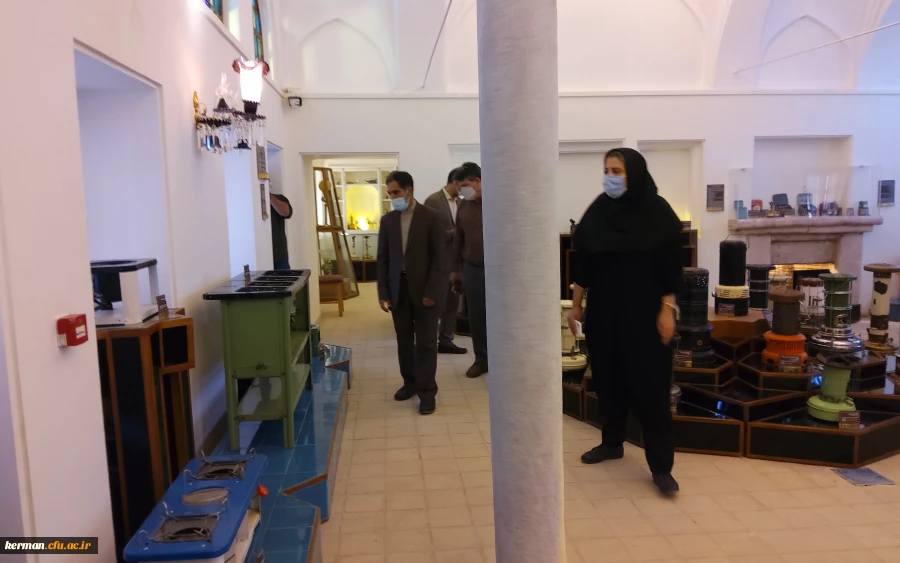 بازدیددکتر توان رئیس دانشگاه فرهنگیان کرمان از موزه نفت سوزها 9