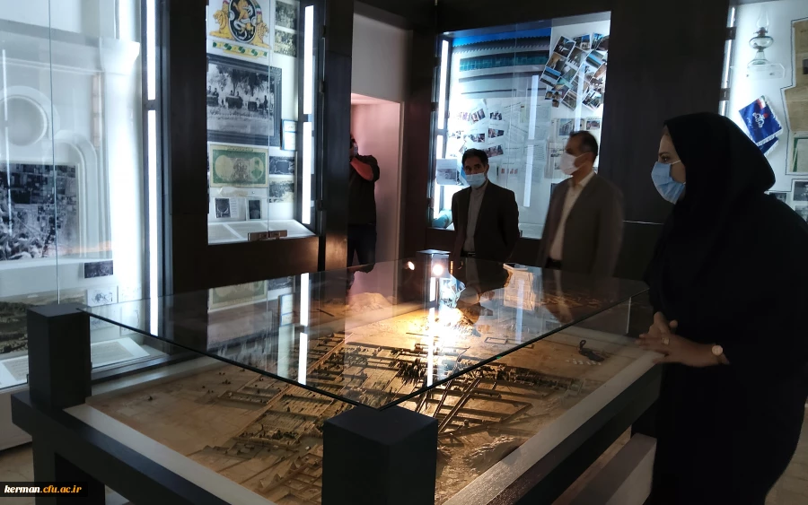 بازدیددکتر توان رئیس دانشگاه فرهنگیان کرمان از موزه نفت سوزها 13