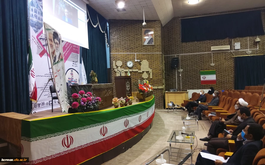 دکتر طاهری نیا معاونت پژوهشی دانشگاه فرهنگیان کشور 
هنرمند سی است که به هنر سخن گفتن واقف باشد،به موقع سخن بگوید و به موقع هم سخن نگوید  4