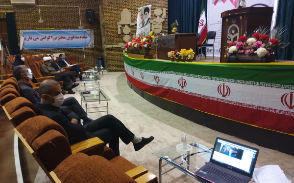 دکتر طاهری نیا معاونت پژوهشی دانشگاه فرهنگیان کشور 
هنرمند کسی است که به هنر سخن گفتن واقف باشد،به موقع سخن بگوید و به موقع هم سخن نگوید  2