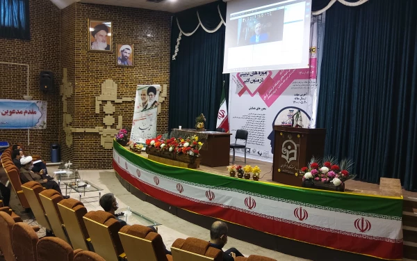 دکتر طاهری نیا معاونت پژوهشی دانشگاه فرهنگیان کشور 
هنرمند کسی است که به هنر سخن گفتن واقف باشد،به موقع سخن بگوید و به موقع هم سخن نگوید  3