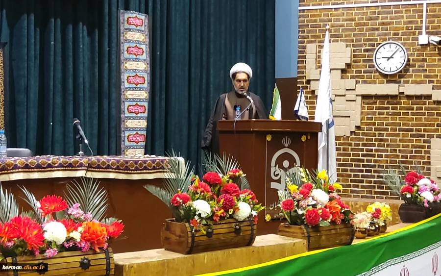 دکتر توان
 آرای تربیتی شهید باهنر برگرفته از اسلام می باشد 5