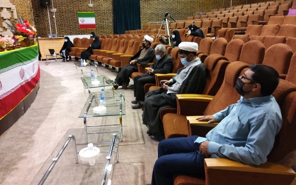 دکتر توان
 آرای تربیتی شهید باهنر برگرفته از اسلام می باشد 6