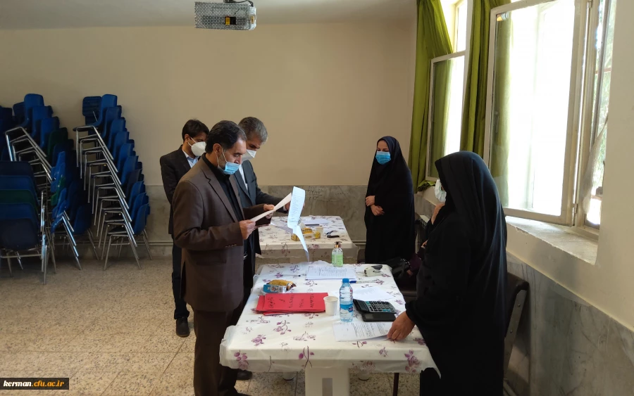 ازدید دکتر توان از مصاحبه معرفی شدگان چند برابر ظرفیت در پردیس شهید باهنردانشگاه فرهنگیان کرمان 2