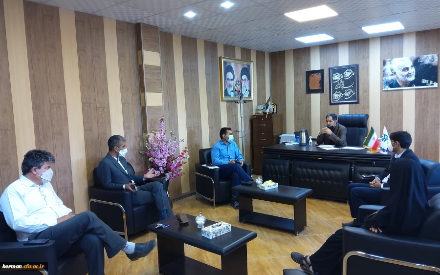 دانشگاه فرهنگیان استان کرمان برگزار کرد
جلسه باز کردن پاکت های مزایده لوازم اسقاطی  2