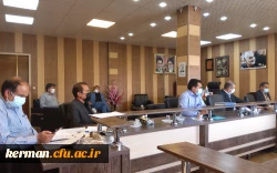 در جلسه شورای اداری دانشگاه فرهنگیان کرمان مقررشد
حضور همکاران خارج از ساعات اداری در دانشگاه باید با موافقت مسئول بلافصل صورت گیرد  3