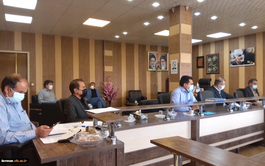 در جلسه شورای اداری دانشگاه فرهنگیان کرمان مقررشد
حضور همکاران خارج از ساعات اداری در دانشگاه باید با موافقت مسئول بلافصل صورت گیرد  3