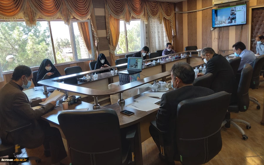 در جلسه شورای اداری دانشگاه فرهنگیان کرمان مقررشد
حضور همکاران خارج از ساعات اداری در دانشگاه باید با موافقت مسئول بلافصل صورت گیرد  4