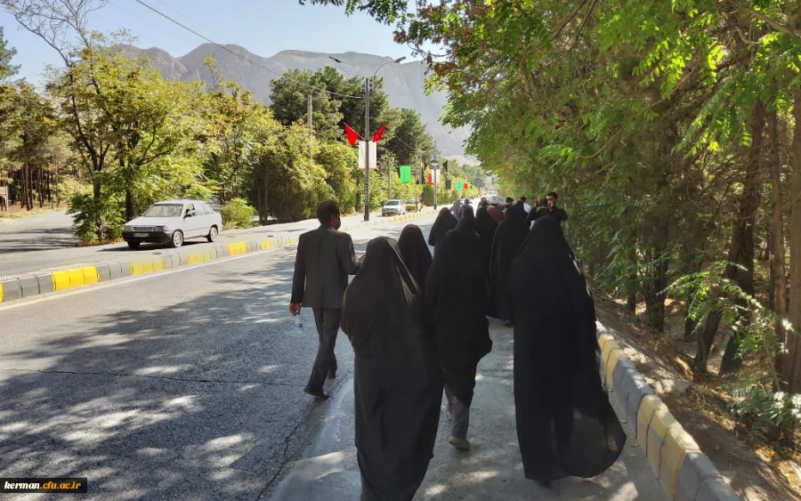 برگزاری مراسم پیاده روی جاماندگان اربعین حسینی در دانشگاه فرهنگیان کرمان 5
