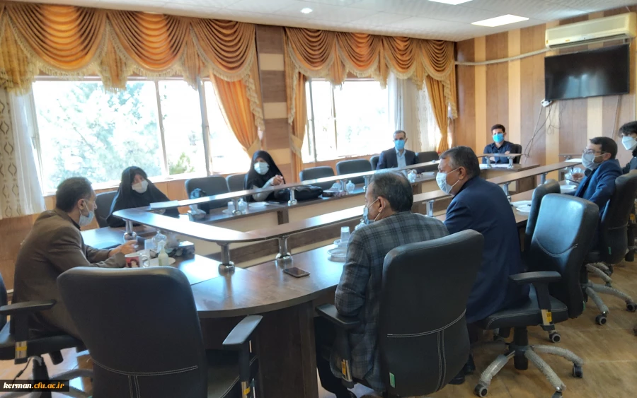 دکتر توان درجلسه شورای اداری دانشگاه فرهنگیا کرمان
بازگو کردن ویژگی های دوران دفاع مقدس باعث بیمه شدن انقلاب میشود 2