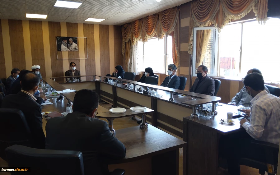 دکتر توان درجلسه شورای اداری دانشگاه فرهنگیا کرمان
بازگو کردن ویژگی های دوران دفاع مقدس باعث بیمه شدن انقلاب میشود 3