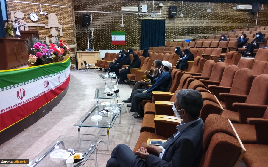 دکتر توان رئیس دانشگاه فرهنگیان کرمان درمراسم جشن اغاز امامت حضرت ولی عصر (عج)
دلیل پیشرفت اسلام رادرفطری بودن وانتخاب راه وروش اخلاق مدارانه پیامبر ذکر کردند 2