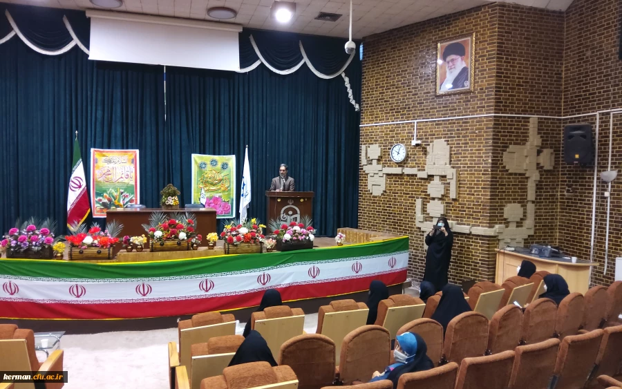 دکتر توان رئیس دانشگاه فرهنگیان کرمان درمراسم جشن اغاز امامت حضرت ولی عصر (عج)
دلیل پیشرفت اسلام رادرفطری بودن وانتخاب راه وروش اخلاق مدارانه پیامبر ذکر کردند 5