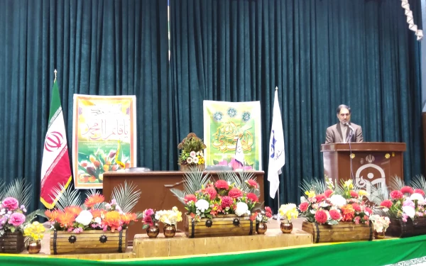 دکتر توان رئیس دانشگاه فرهنگیان کرمان درمراسم جشن اغاز امامت حضرت ولی عصر (عج)
دلیل پیشرفت اسلام رادرفطری بودن وانتخاب راه وروش اخلاق مدارانه پیامبر ذکر کردند 6