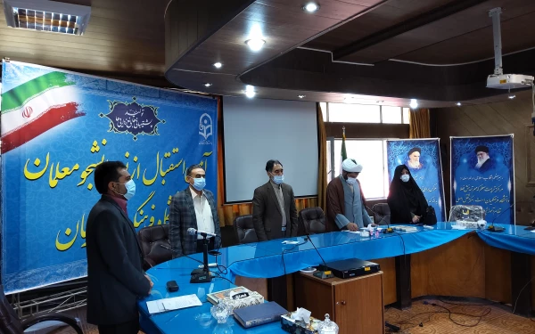 دکتر توان
 مهمترین رسالت  دانشگاه فرهنگیان انتقال دانش،مهارت آموزی وبحثهای تربیتی واخلاقی میباشد 5